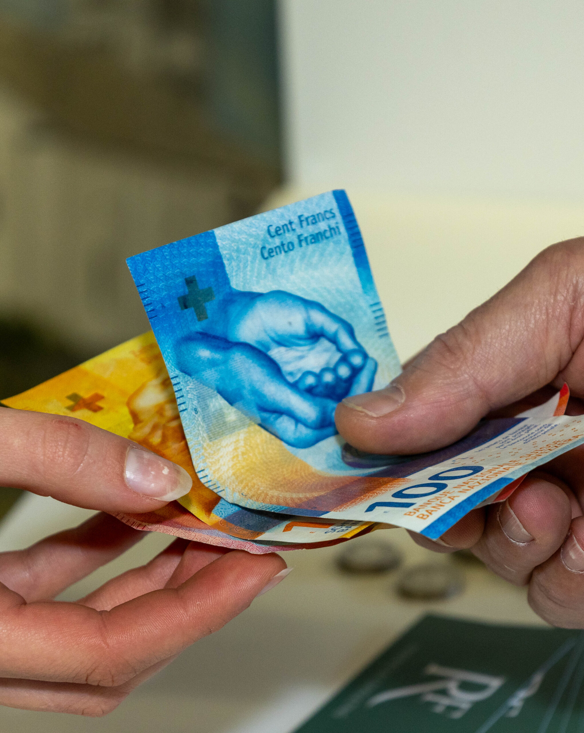 geld_uebergeben Treuhand für Gemeinden
